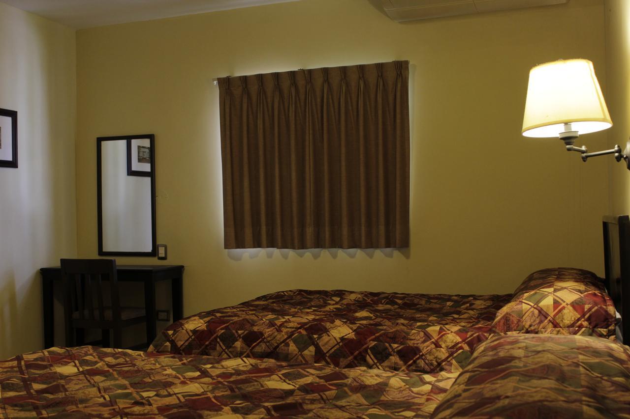 Flores Hills Hotel
